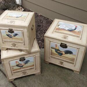 Rooster-themed resin and wood chest/bin/storage box, velvet-lined interior